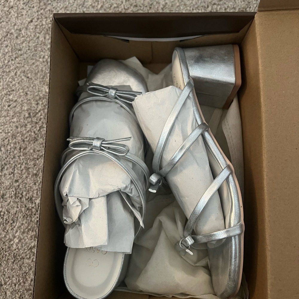Oasis Society Women's Sandals